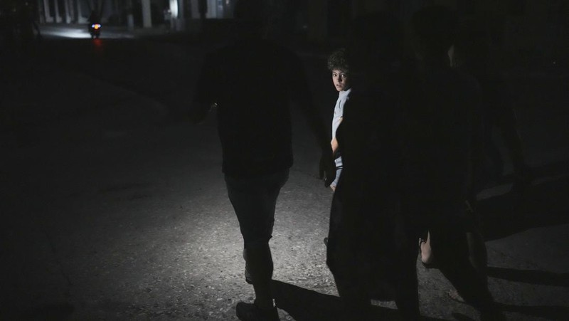 Suasana saat pemadaman listrik terjadwal di Bauta, Kuba, Senin (18/3/2024). (AP Photo/Ramon Espinosa)