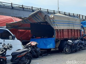 Nestapa Warga Demak Bertahan Hidup di Atas Truk gegara Banjir
