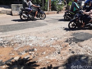 Jl Cipinang Indah I Rusak Usai Proyek Saluran Air, RW Lapor ke Lurah-Sudin