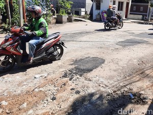 Warga: Jl Cipinang Indah I Jaktim Rusak Usai Ada Proyek Saluran Air