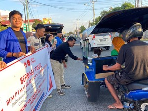 Bagikan Takjil, BEM PTMAI Harap Indonesia Damai Tanpa Provokasi