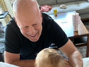 Video: Keluarga akan Donorkan Otak Bruce Willis untuk Riset Demensia