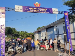 Ngabuburit Sambil Berburu Takjil di Galuh Wiyasa Street Food