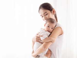 5 Arti Mimpi Melahirkan Bayi Perempuan, Tanda Fase Baru hingga Potensi Cinta