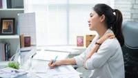 Mata Lelah dan Leher Pegal Kerja di Depan Monitor? Atur Posisinya Begini 