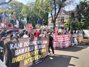 Muncul Kelompok Pendemo Lain di Depan KPU