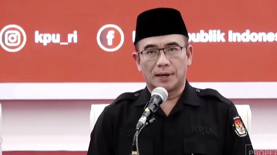 Ketua KPU RI, Hasyim Asy'ari saat rapat pleno terbuka penetapan hasil Pemilu 2024 di Kantor KPU RI, Jakarta, Rabu (20/3/2024). (YouTube/CNN Indonesia)