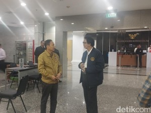Suhartoyo dan Saldi Isra Pantau Persiapan Pendaftaran PHPU di MK