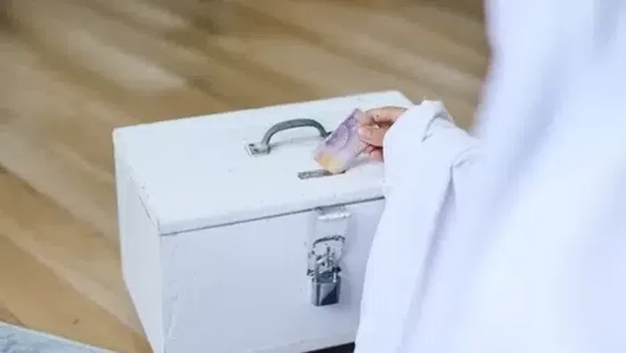 Kotak Amal. (Dok. Berbuat Baik)