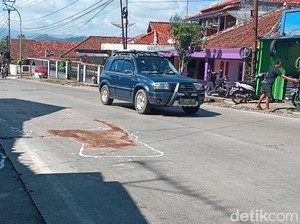 Jejak Darah Kecelakaan Tragis Malik di Sukabumi