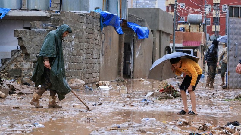 Pemandangan banjir yang melanda kota akibat hujan deras, di Duhok, Irak, 19 Maret 2024. (REUTERS/Ari Jalal)
