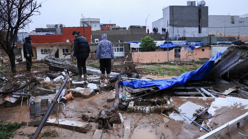 Pemandangan banjir yang melanda kota akibat hujan deras, di Duhok, Irak, 19 Maret 2024. (REUTERS/Ari Jalal)