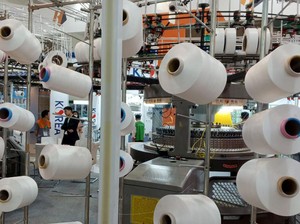 Industri Tekstil RI Pecah Jadi Dua, Saling Sikut Agar Tak Mati