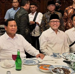 Menang Pilpres, Prabowo Bagi Makan Siang Gratis Mulai 2025