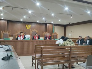 Manut Istri, Eks Kadis PUPR Papua Terima Vonis 4 Tahun 8 Bulan Bui