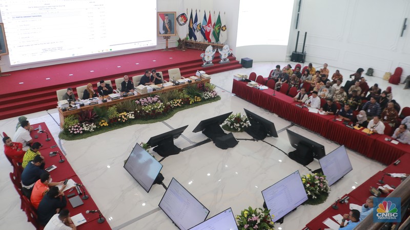 Suasana rapat pleno rekapitulasi hasil perhitungan suara tingkat Papua Pegunungan di Gedung KPU RI, Jakarta, Rabu, (20/3/2024).  (CNBC Indonesia/Muhammad Sabki)