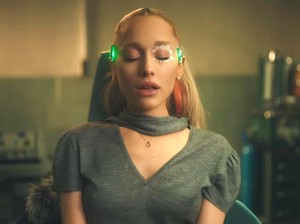 Lirik Lagu Ariana Grande We Cant Be Friends dengan Terjemahan dan Maknanya