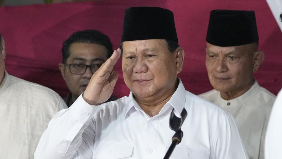 Calon presiden nomor urut 02 Praowo Subianto saat konferensi pers usai Penetapan Hasil Pilpres KPU 2024 di Kartanegara, Jakarta, Rabu (20/3/2024) malam. (AP Photo/Achmad Ibrahim)