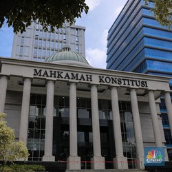 Ganjar Doakan Hakim MK Kuat, Anies Siap Hormati Putusan MK