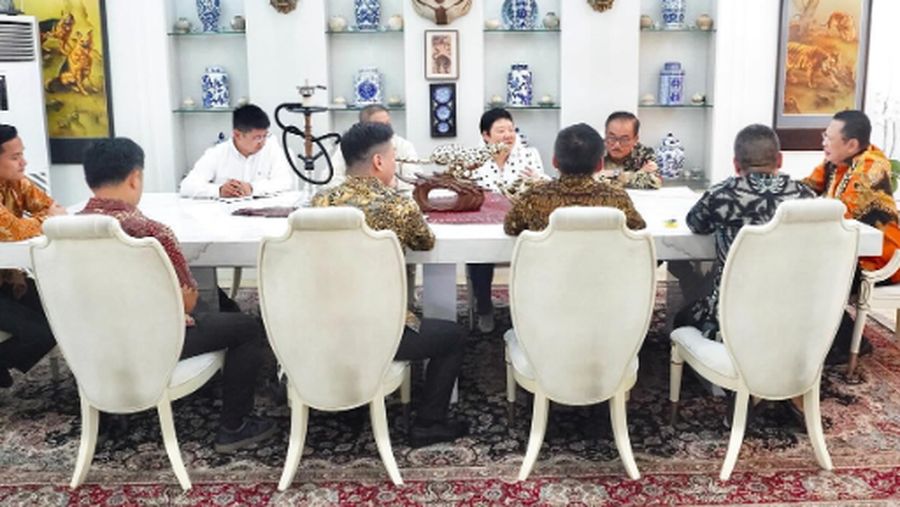 Ketua MPR RI sekaligus Wakil Ketua Umum Partai Golkar Bambang Soesatyo mengapresiasi rencana dua investor asal China, PT Sheng Wei New Energy Technology dan Beijing Jianlong Heavy Industry Group Co, Ltd (Beijing Jianlong) membangun smelter nikel dan pabrik pembuatan baja dengan metode economic green di Kawasan Ekonomi Khusus (KEK) Kabupaten Sorong, Papua Barat Daya. Nilai investasinya diperkirakan mencapai Rp 75 triliun. (Instagram/bambang.soesatyo)