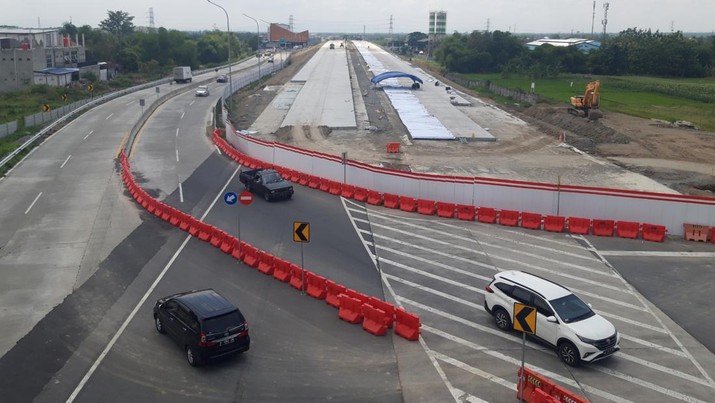 Jalan tol Solo – Jogja yang nyambung dari tol Trans Jawa di depan Gerbang Tol Colomadu. (Dok. DetikJateng/Jarmaji)