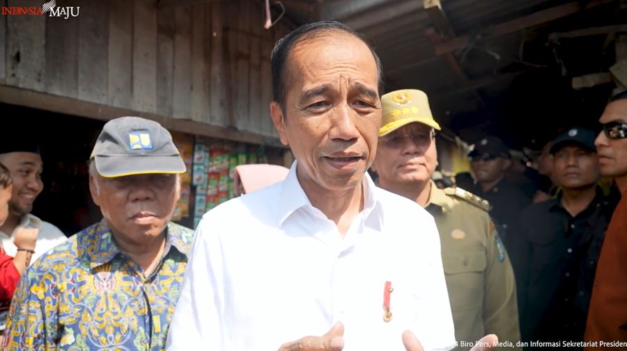 Keterangan Pers Presiden Usai Tinjau Pasar Sebukit Rama, Kabupaten Mempawah, 20 Maret 2024. (Tangkapan Layar Youtube)