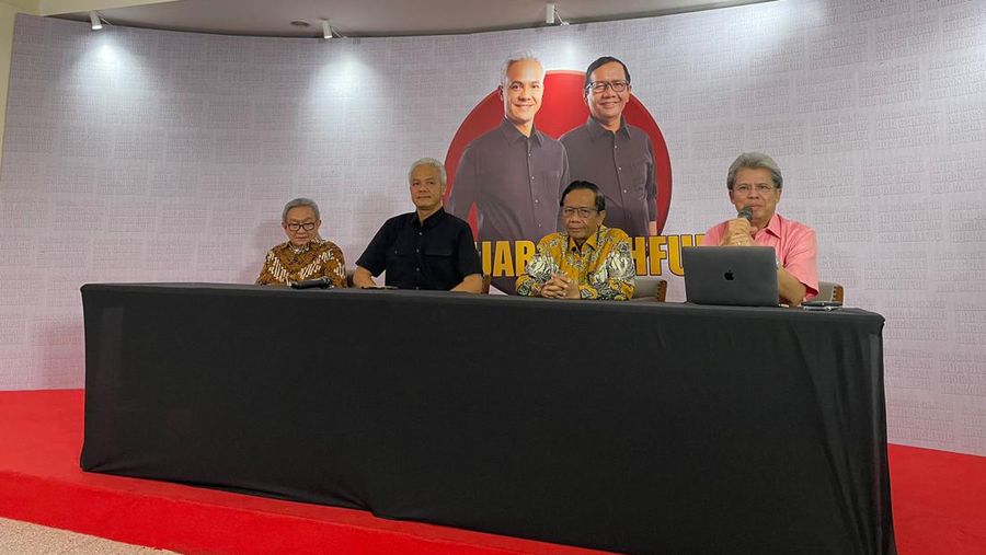 Konferensi pers Ganjar-Mahfud di Posko Pemenangan Ganjar-Mahfud, Jakarta Pusat, Kamis (21/3/2024). (CNBC Indonesia/Rindi Salsabila)