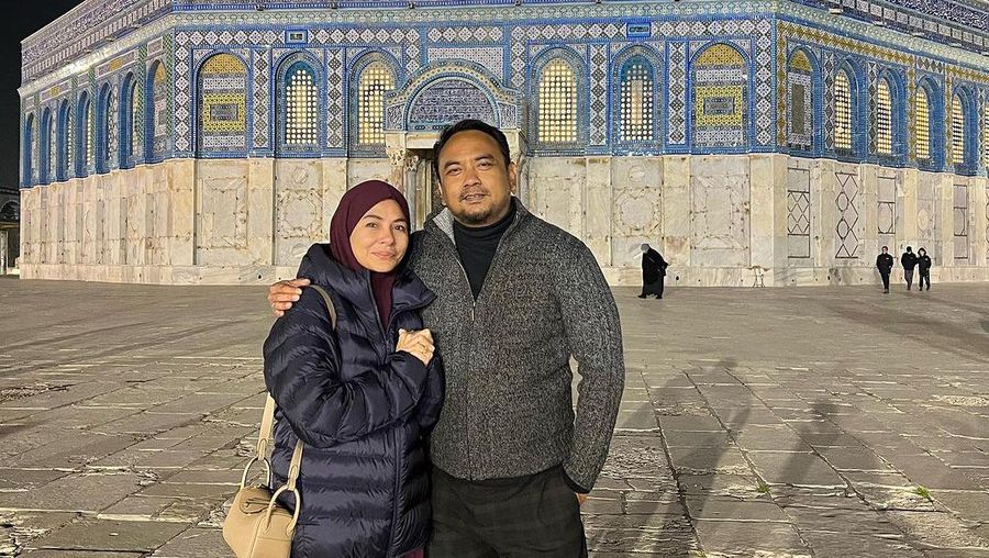 Meisya Siregar dan Bebi Romeo di Masjid Al-Aqsa