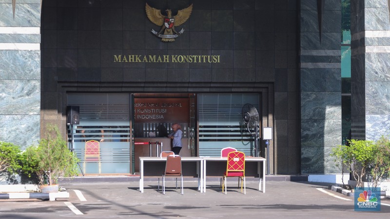 Pendaftaran Gugatan Sengketa Pilpres Dimulai, Potret Pengamanan Gedung MK. (CNBC Indonesia/Faisal Rahman)