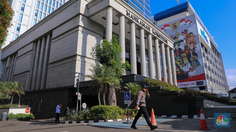 Pendaftaran Gugatan Sengketa Pilpres Dimulai, Potret Pengamanan Gedung MK. (CNBC Indonesia/Faisal Rahman)