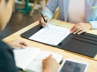 Diwariskan Bisnis Sama Orangtua? Gini Cara Ngurusnya