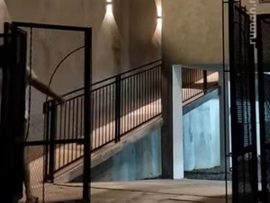 Ada Rumah Panggung di Tengah Kota, Kolongnya Buat Apa?