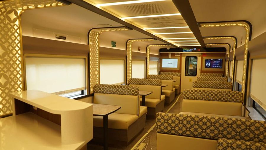 Tampilan terbaru KA Majapahit pakai Kereta Stainless Steel New Generation. (Dok. KAI)