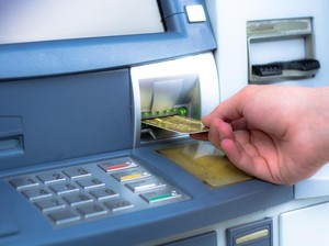 5 Cara Mengambil Uang di ATM, Pakai Kartu dan Tanpa Kartu