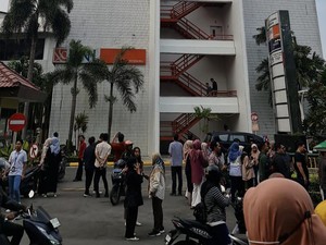 Gedung Petrokimia Gresik Retak Imbas Gempa, Karyawan Semburat Keluar
