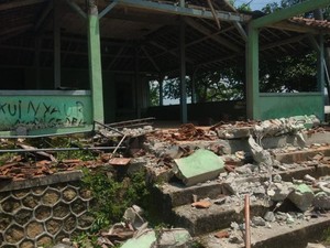 Dua Bangunan di Tuban Roboh Dampak Gempa M 6,5