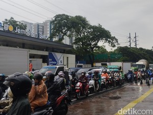 Cerita Dinda Izin WFH ke Atasan gegara Terjebak Banjir Daan Mogot