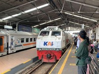 Mulai Besok! Ini Jadwal Baru 17 Kereta Api Jarak Jauh dari Pasar Senen