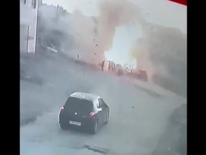 Momen Rudal Israel Hancurkan Mobil, 3 Warga Palestina Tewas