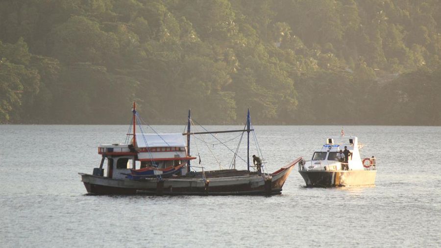 Kementerian Kelautan dan Perikanan (KKP) berhasil menangkap satu unit kapal pengangkut ikan asal Filipina. (Humas Ditjen PSDKP)