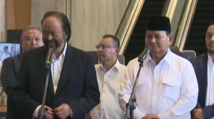 Ketua umum partai NasDem, SUrya Paloh dan Ketua umum partai Gerindra Prabowo Subianto di NasDem Tower, Jakarta, Jumat (22/3/2024), (YouTube/ CNN Indonesia)
