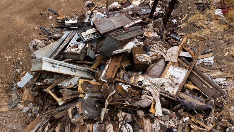 Pemandangan drone menunjukkan tumpukan peti mati bekas di Pemakaman Umum Santiago, Chile, 20 Maret 2024. (REUTERS/Ivan Alvarado)