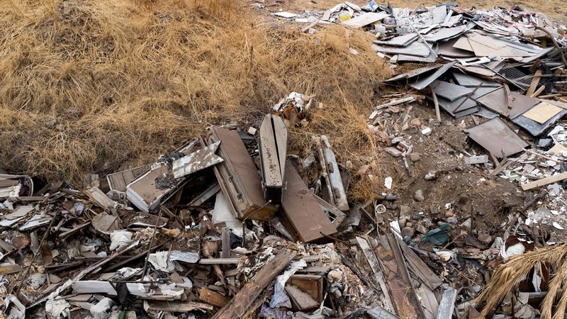 Pemandangan drone menunjukkan tumpukan peti mati bekas di Pemakaman Umum Santiago, Chile, 20 Maret 2024. (REUTERS/Ivan Alvarado)