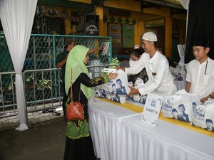 Pertamina Salurkan 1.000 Paket Sembako Murah buat Warga di Jakut
