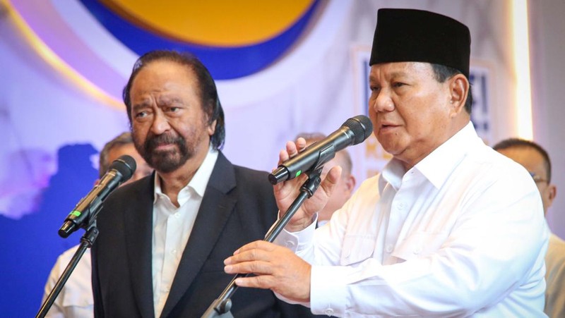 Prabowo Subianto bertemu Ketua Umum Partai NasDem, Surya Paloh, di NasDem Tower. Prabowo disambut langsung oleh Surya Paloh beserta jajaran elite NasDem. (Kurniawan F/detikcom)