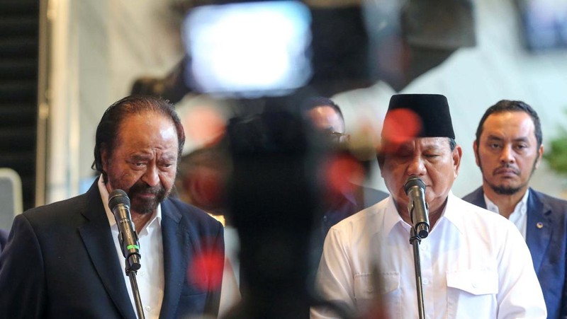 Prabowo Subianto bertemu Ketua Umum Partai NasDem, Surya Paloh, di NasDem Tower. Prabowo disambut langsung oleh Surya Paloh beserta jajaran elite NasDem. (Kurniawan F/detikcom)