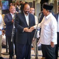 Mesra! Potret Momen Prabowo Sambangi Markas Surya Paloh