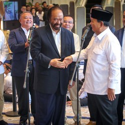 Mesra! Potret Momen Prabowo Sambangi Markas Surya Paloh