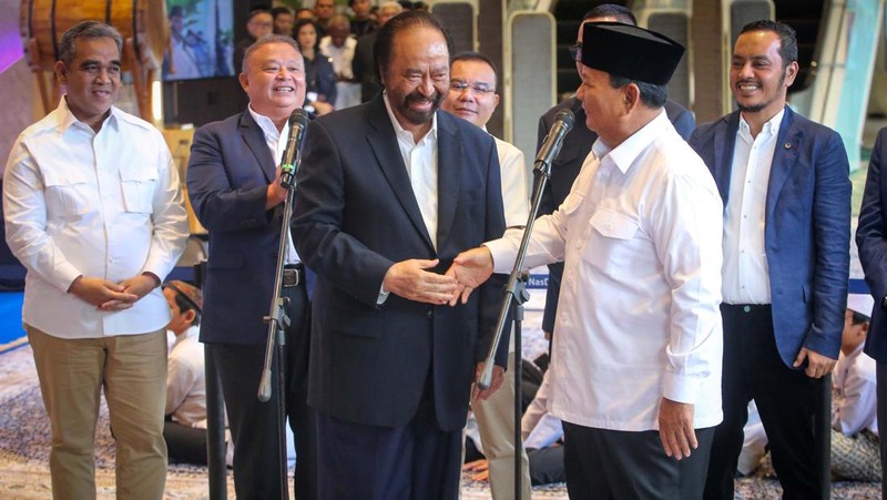 Prabowo Subianto bertemu Ketua Umum Partai NasDem, Surya Paloh, di NasDem Tower. Prabowo disambut langsung oleh Surya Paloh beserta jajaran elite NasDem. (Kurniawan F/detikcom)