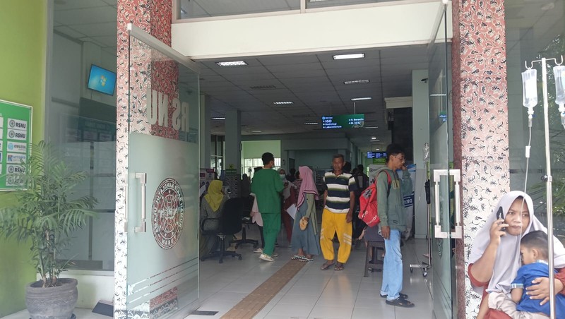 Sejumlah warga berhamburan keluar dari rumah saat Gempa berkekuatan M6,0 mengguncang Kabupaten Tuban, Jawa Timur, pada Jumat (22/3/2024) siang pukul 11.22 WIB. (Dok. Istimewa via Detikcom)